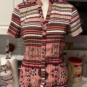 Z womens Bay Studio casual stretch button front short sleeve blouse size M. EUC